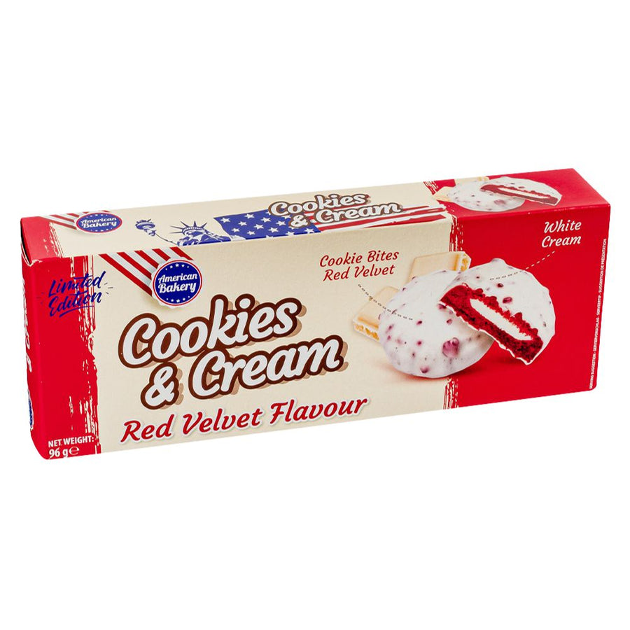 Confezione da 96g, biscotti con ripieno di crema al latte e glassa al latte con gocce di biscotto Red Velvet American Bakery.