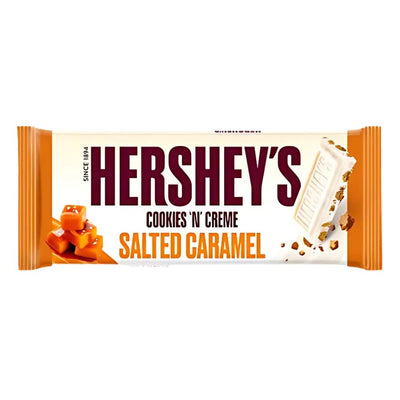 Confezione da 90g barretta di cioccolato bianco con biscotti al gusto di caramello salato Hershey's.