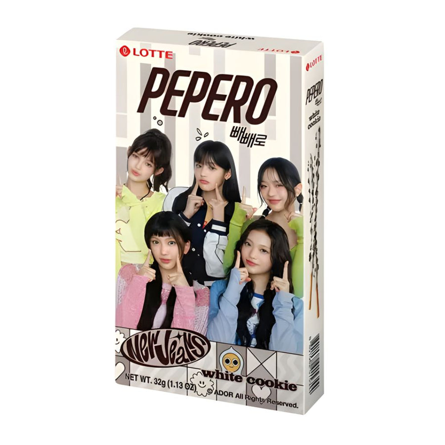 Lotte Pepero White Cookie, biscuits recouverts de chocolat blanc et cookies de 32g.