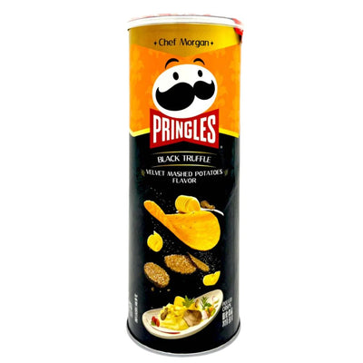 Confezione da 80g patatine aromatizzate al gusto di purea di patate al tartufo nero Pringles.