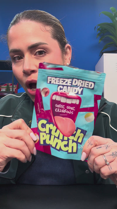 Simona assaggia le Crunch Punch Super Sour Rainbows