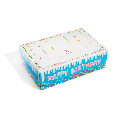 Birthday box, boîte en forme de gâteau d'anniversaire avec 15 snacks sucrés et salés